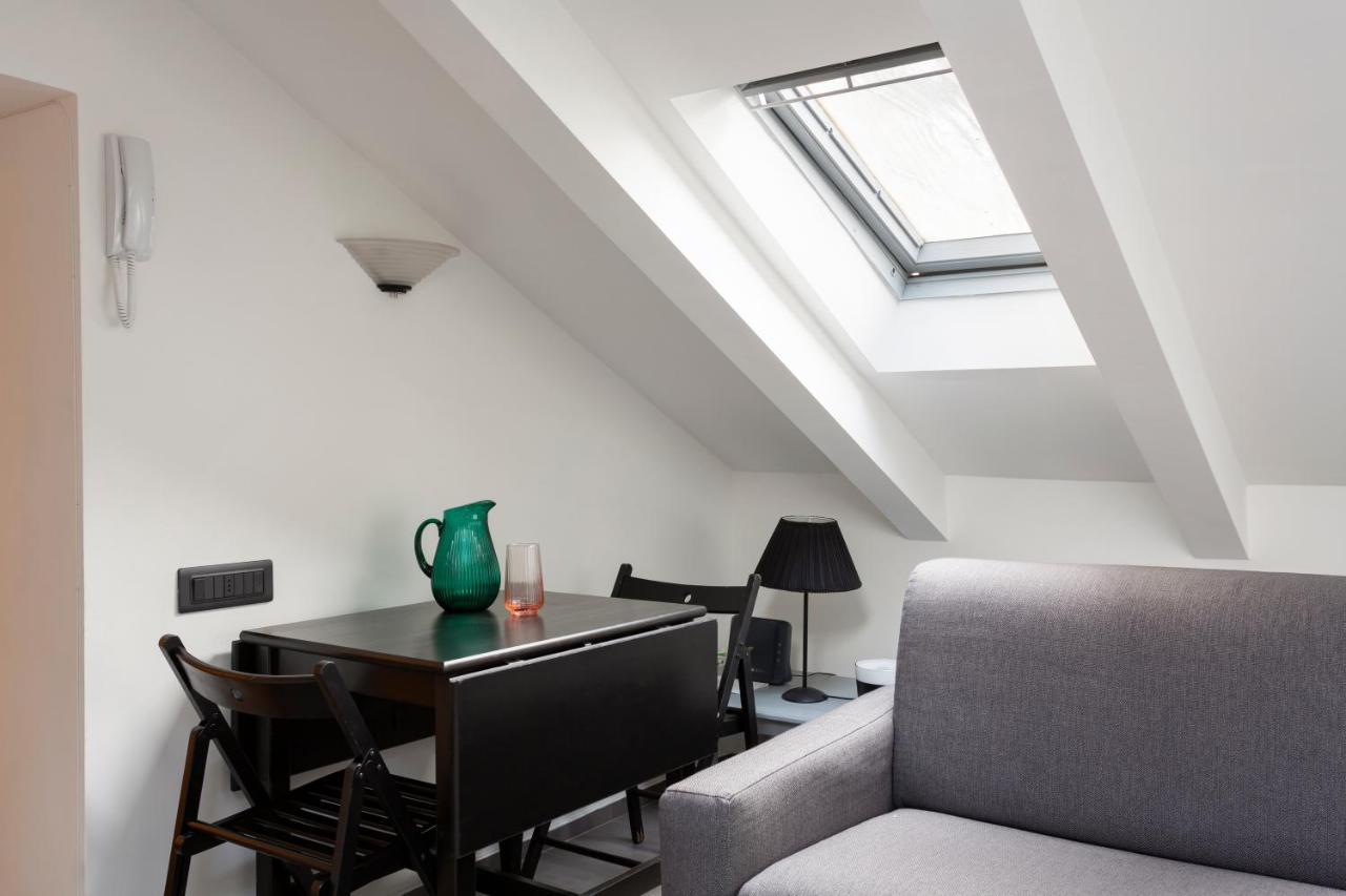 1 Bedroom & 1 Living Room Apt - Duomo 7 มิลาน ภายนอก รูปภาพ